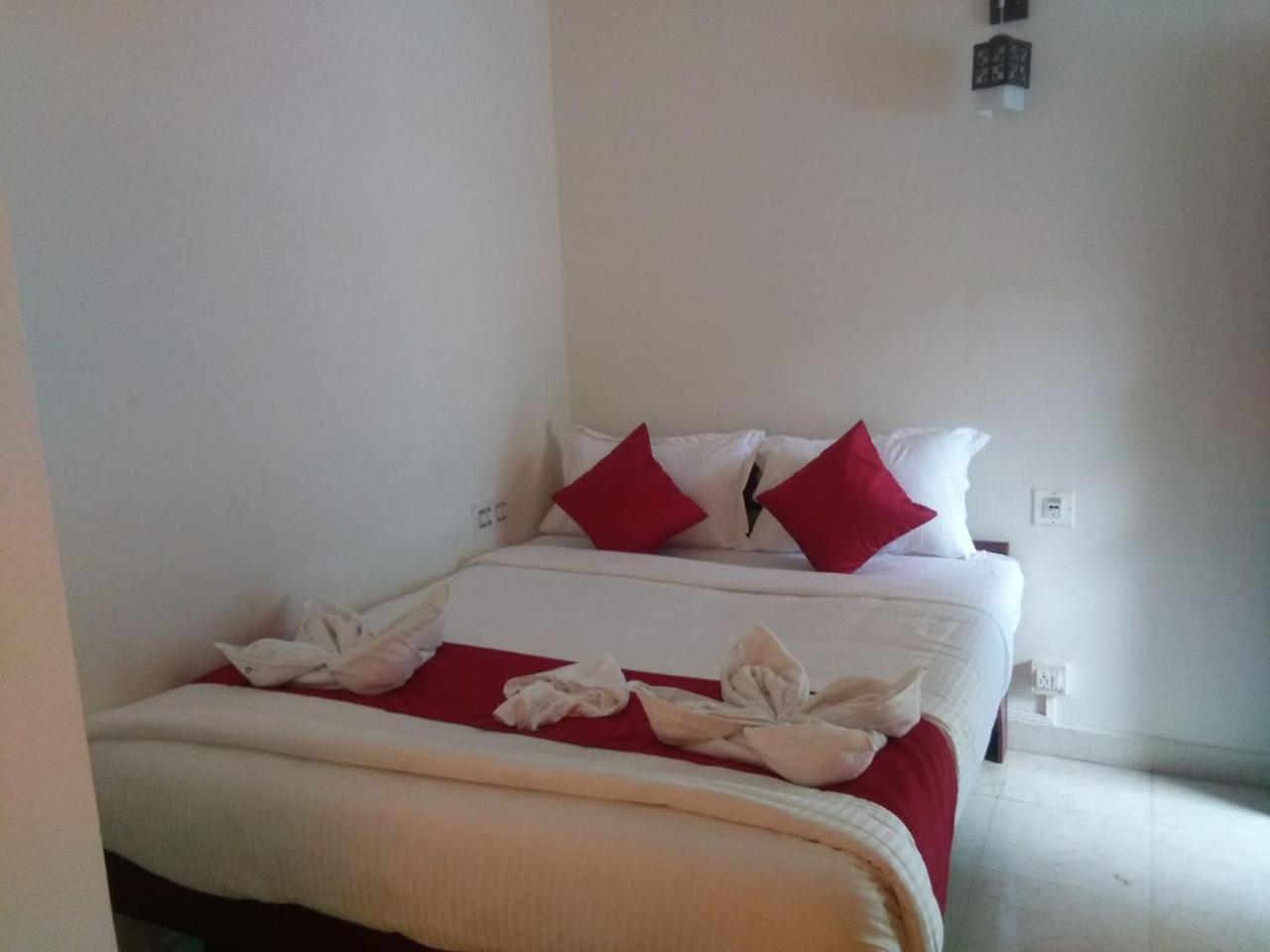 Holly Hock Bed & Breakfast Munnar Bagian luar foto