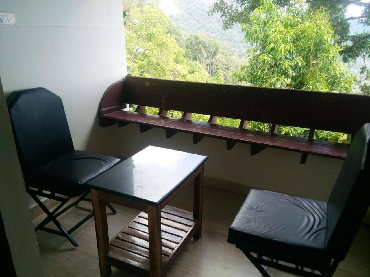 Holly Hock Bed & Breakfast Munnar Bagian luar foto