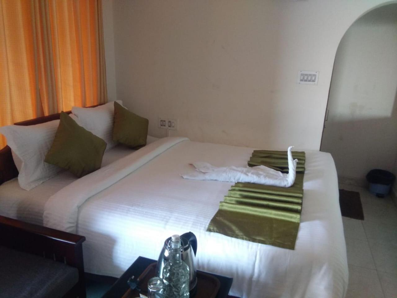 Holly Hock Bed & Breakfast Munnar Bagian luar foto