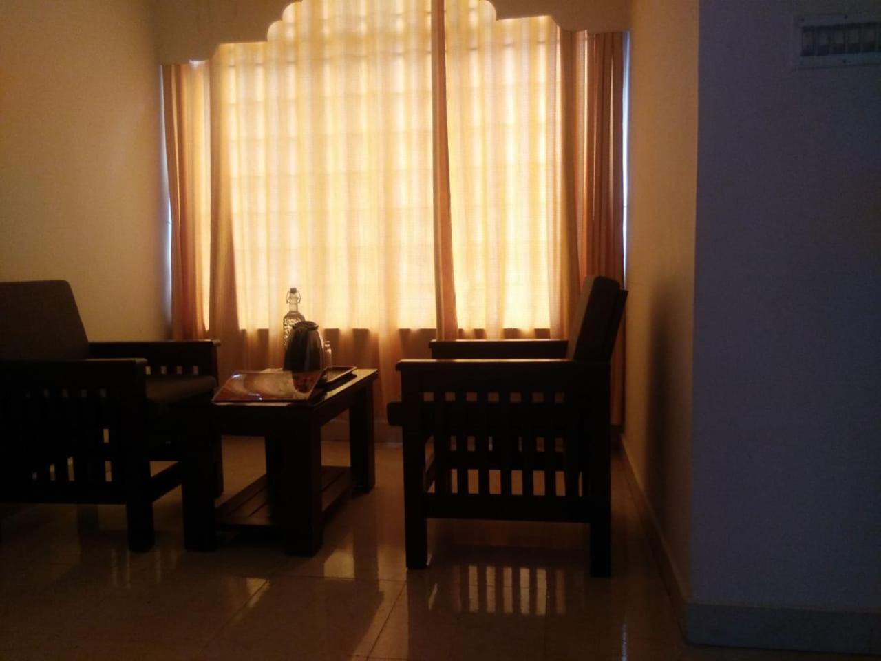 Holly Hock Bed & Breakfast Munnar Bagian luar foto